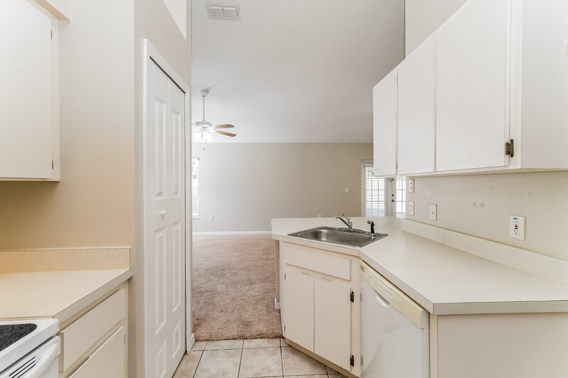 2,110/Mo, 2132 Ridgemore Dr Valrico, FL 33594 Kitchen View