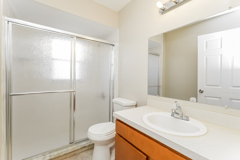 2,110/Mo, 2132 Ridgemore Dr Valrico, FL 33594 Bathroom View