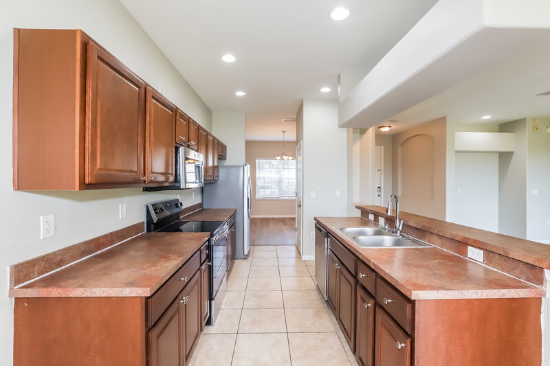 2,240/Mo, 2459 Hamlet Cir Lakeland, FL 33810 Kitchen View