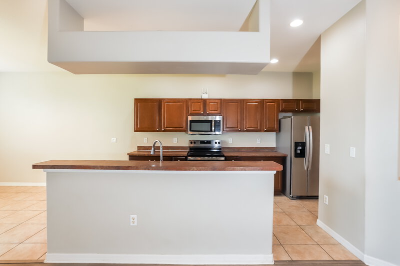 2,240/Mo, 2459 Hamlet Cir Lakeland, FL 33810 Kitchen View 2