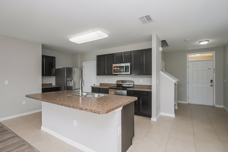 2,635/Mo, 10145 Geese Trail Cir Sun City Center, FL 33573 Kitchen View 2