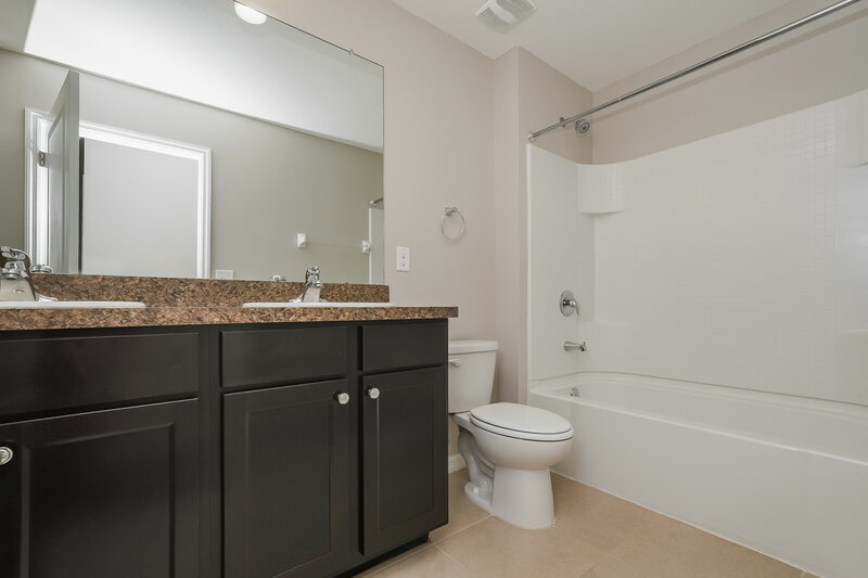 2,635/Mo, 10145 Geese Trail Cir Sun City Center, FL 33573 Bathroom View