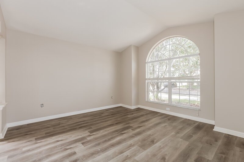 0/Mo, 433 Down Pine Dr Seffner, FL 33584 Living Room View