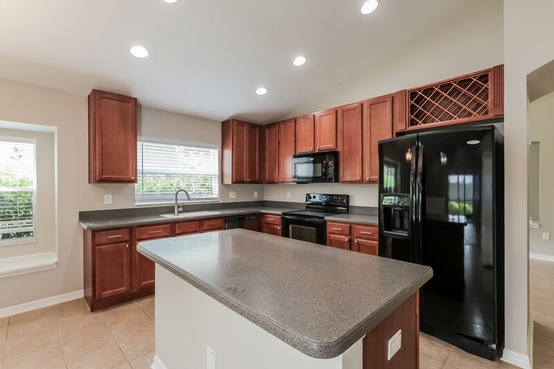 0/Mo, 433 Down Pine Dr Seffner, FL 33584 Kitchen View