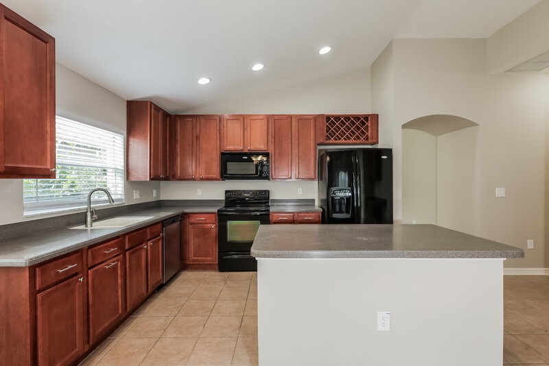 0/Mo, 433 Down Pine Dr Seffner, FL 33584 Kitchen View 2