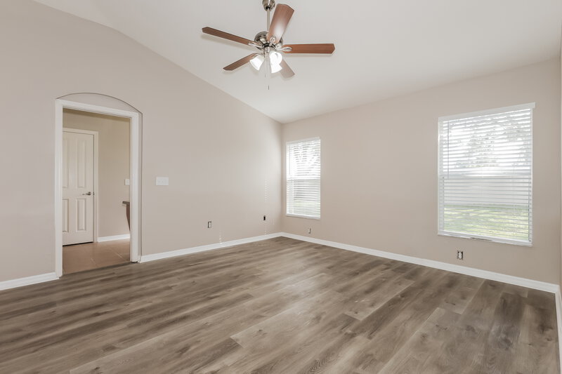 0/Mo, 433 Down Pine Dr Seffner, FL 33584 Main Bedroom View