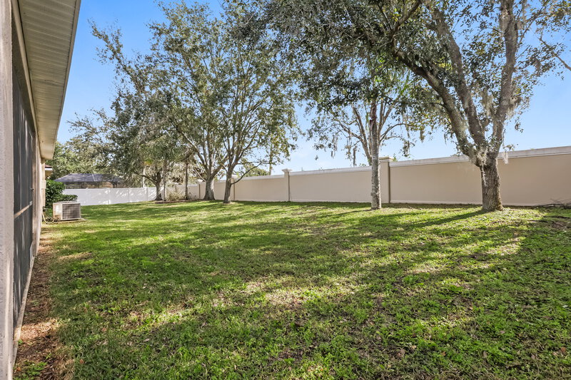 0/Mo, 433 Down Pine Dr Seffner, FL 33584 Rear View 2