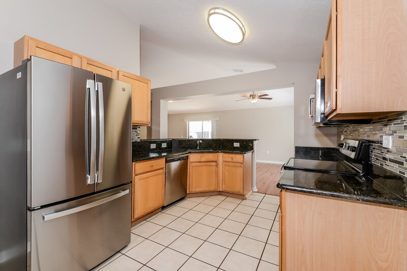 2,240/Mo, 4705 Dragon Tail Ct Valrico, FL 33594 Kitchen View