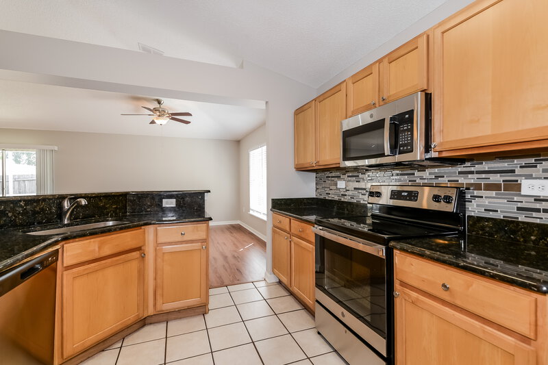 2,240/Mo, 4705 Dragon Tail Ct Valrico, FL 33594 Kitchen View 2