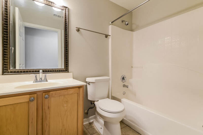 2,240/Mo, 4705 Dragon Tail Ct Valrico, FL 33594 Bathroom View