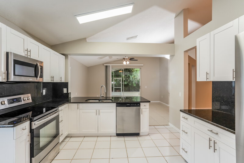 2,545/Mo, 3849 Bellewater Blvd Riverview, FL 33578 Kitchen View