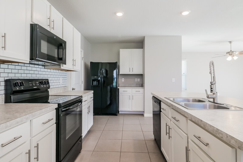 2,400/Mo, 6526 Seaway Dr Brooksville, FL 34604 Kitchen View