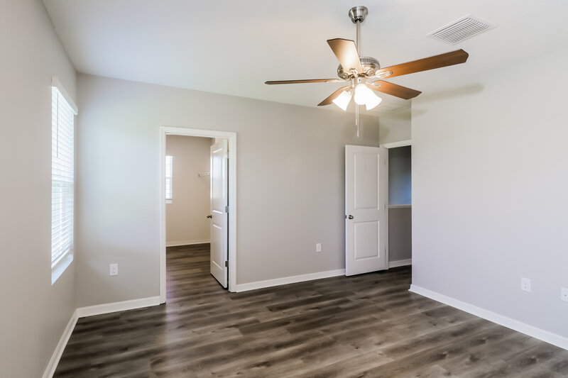 2,400/Mo, 6526 Seaway Dr Brooksville, FL 34604 Main Bedroom View 2