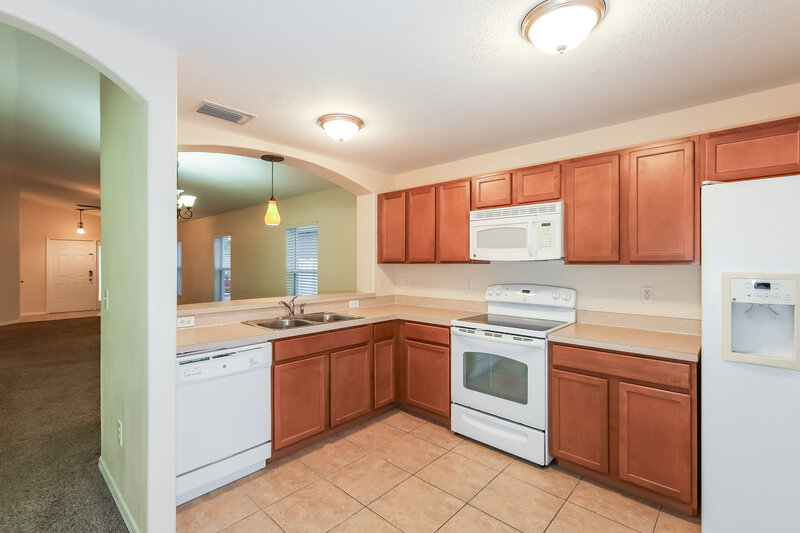 1,810/Mo, 2205 Colville Chase Dr Ruskin, FL 33570 Kitchen View 2