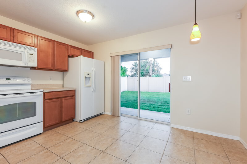 1,810/Mo, 2205 Colville Chase Dr Ruskin, FL 33570 Kitchen View 3