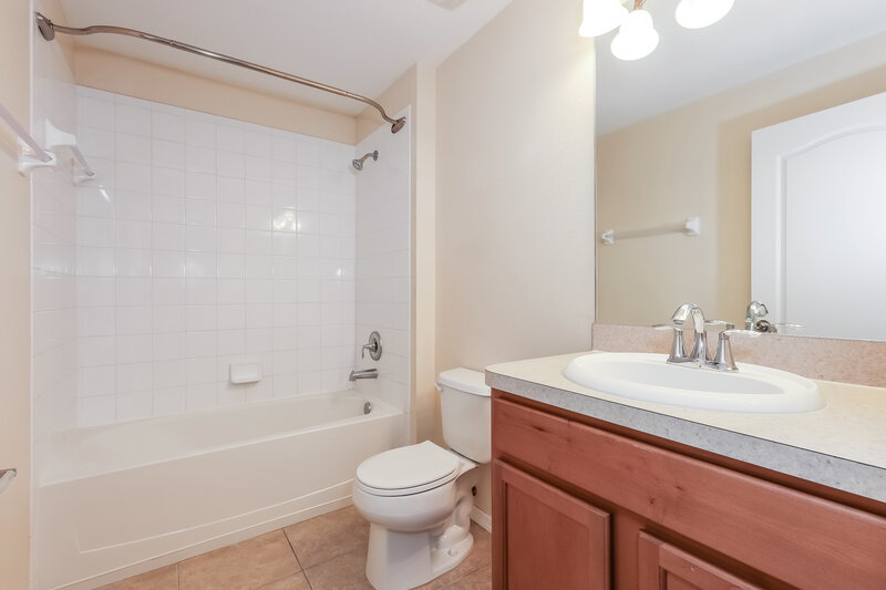 1,810/Mo, 2205 Colville Chase Dr Ruskin, FL 33570 Bathroom View