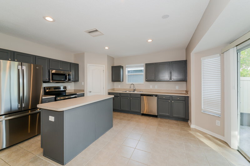 2,305/Mo, 1131 Seminole Sky Dr Ruskin, FL 33570 Kitchen View