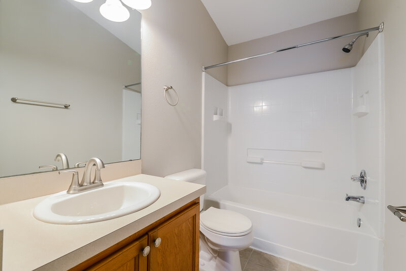 2,305/Mo, 1131 Seminole Sky Dr Ruskin, FL 33570 Bathroom View