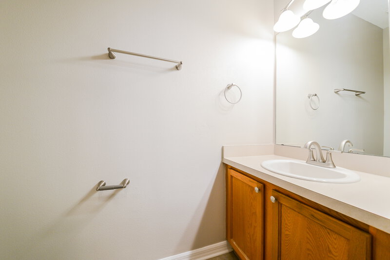 2,305/Mo, 1131 Seminole Sky Dr Ruskin, FL 33570 Bathroom View 2