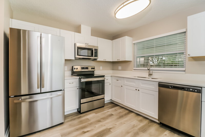 2,310/Mo, 1526 Baker Rd Lutz, FL 33559 Kitchen View