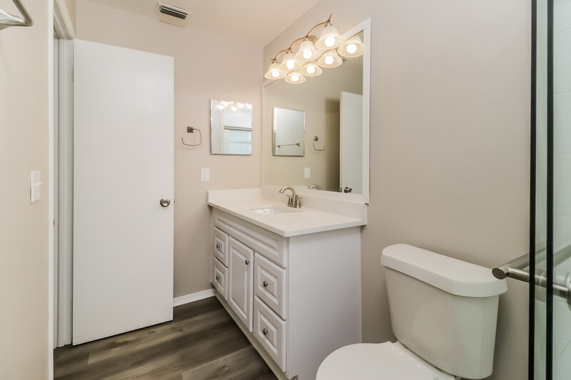 2,310/Mo, 1526 Baker Rd Lutz, FL 33559 Main Bathroom View