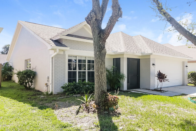 2,450/Mo, 9765 Fox Hollow Rd Tampa, FL 33647 Front View