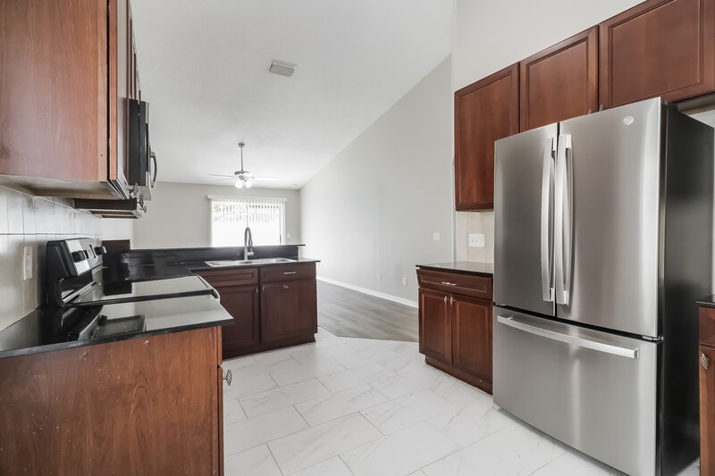 2,450/Mo, 9765 Fox Hollow Rd Tampa, FL 33647 Kitchen View
