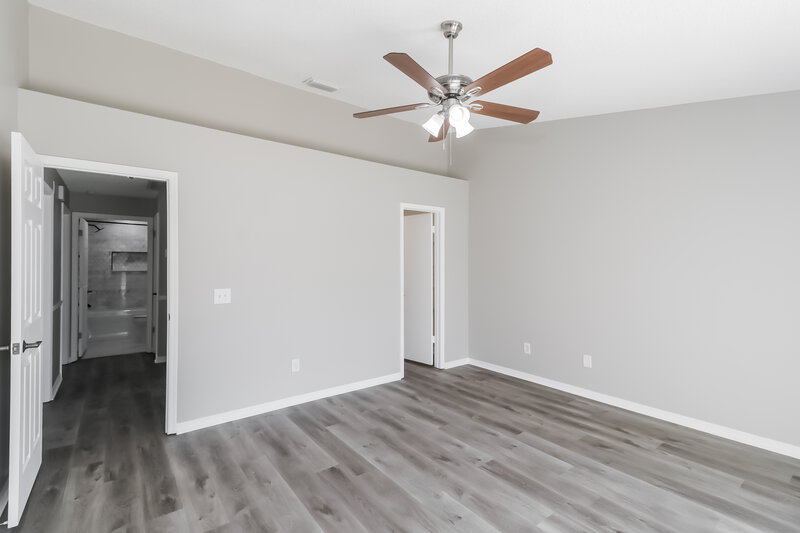 2,450/Mo, 9765 Fox Hollow Rd Tampa, FL 33647 Main Bedroom View 2