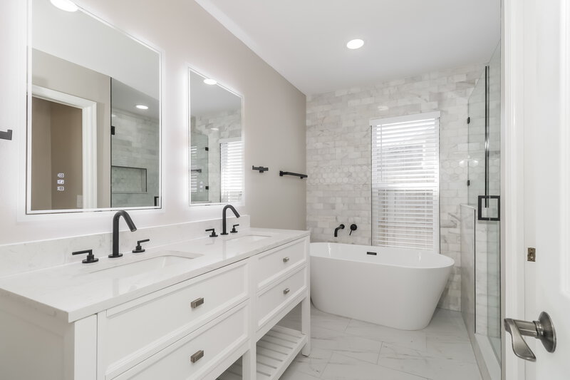 2,450/Mo, 9765 Fox Hollow Rd Tampa, FL 33647 Main Bathroom View