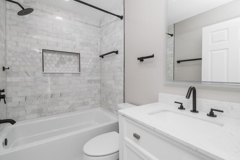 2,450/Mo, 9765 Fox Hollow Rd Tampa, FL 33647 Bathroom View