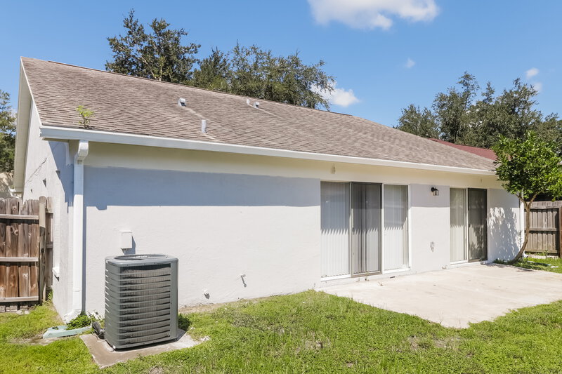 2,450/Mo, 9765 Fox Hollow Rd Tampa, FL 33647 Rear View 2