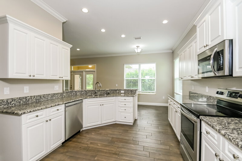 2,015/Mo, 4388 Winding Oaks Cir Mulberry, FL 33860 Kitchen View