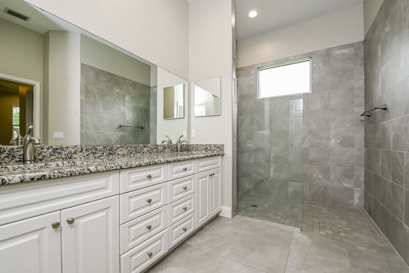 2,015/Mo, 4388 Winding Oaks Cir Mulberry, FL 33860 Main Bathroom View