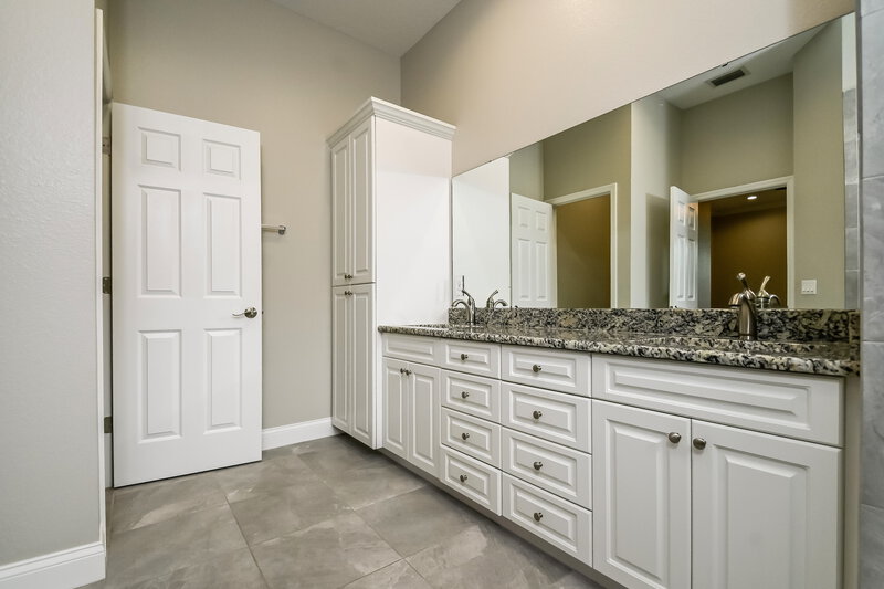 2,015/Mo, 4388 Winding Oaks Cir Mulberry, FL 33860 Main Bathroom View 2