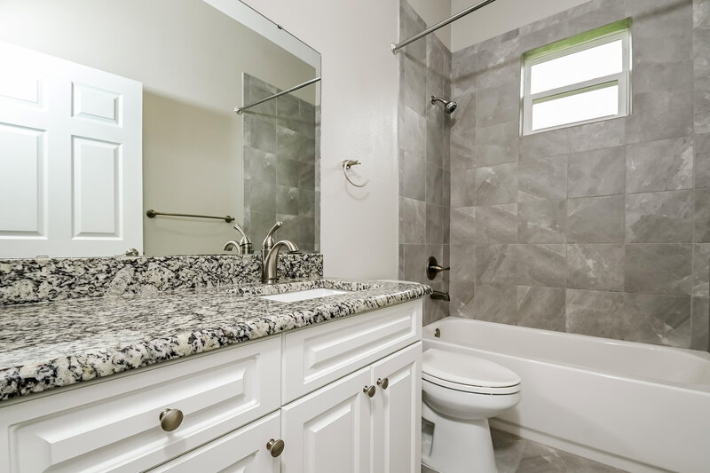 2,015/Mo, 4388 Winding Oaks Cir Mulberry, FL 33860 Bathroom View