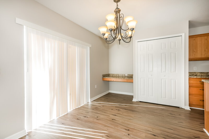 1,965/Mo, 939 Brenton Leaf Dr Ruskin, FL 33570 Dining Room View