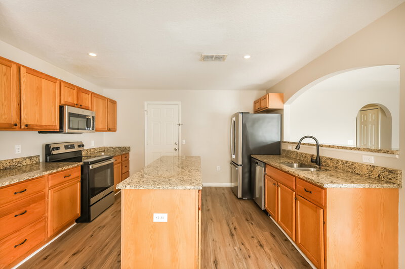 1,965/Mo, 939 Brenton Leaf Dr Ruskin, FL 33570 Kitchen View