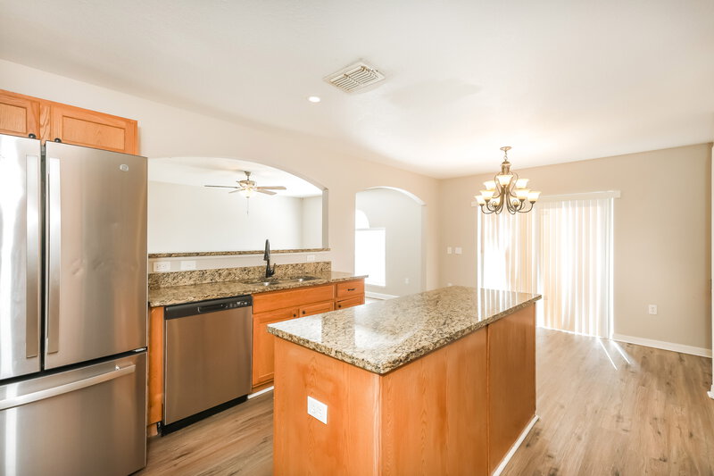 1,965/Mo, 939 Brenton Leaf Dr Ruskin, FL 33570 Kitchen View 2