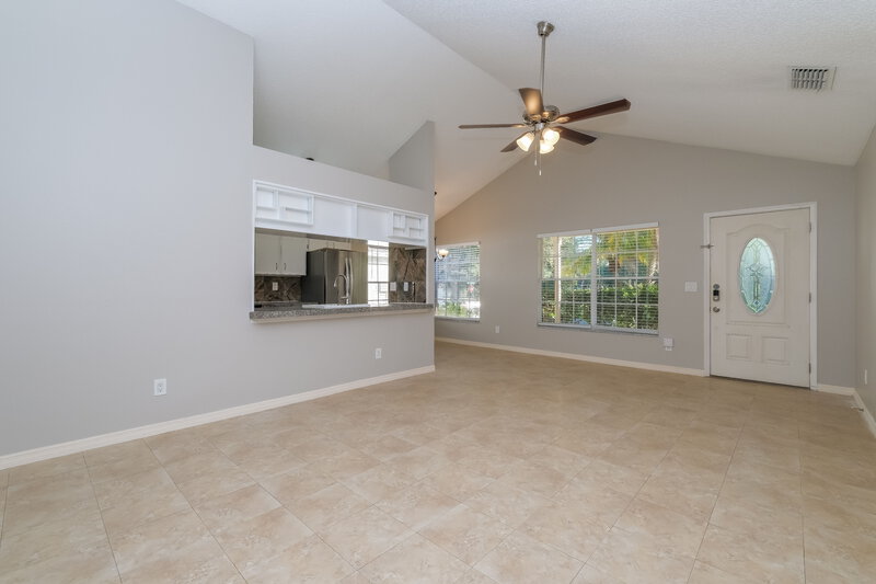 2,310/Mo, 619 Bellingham Pl Palm Harbor, FL 34684 Living Room View 2
