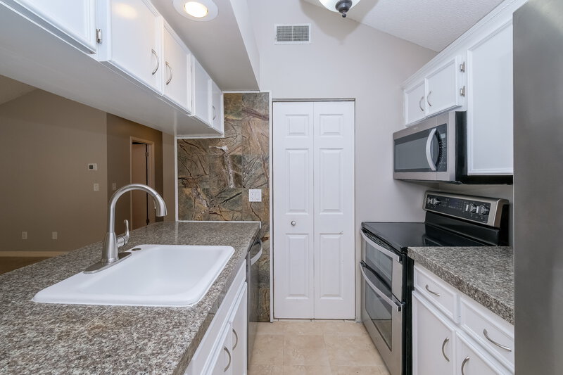 2,310/Mo, 619 Bellingham Pl Palm Harbor, FL 34684 Kitchen View