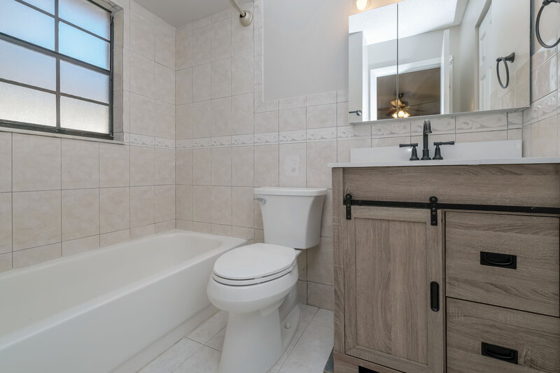 2,310/Mo, 619 Bellingham Pl Palm Harbor, FL 34684 Main Bathroom View