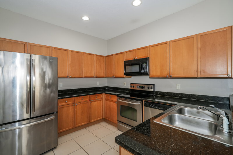 1,950/Mo, 6516 Quiet Pool Ct Apollo Beach, FL 33572 Kitchen View