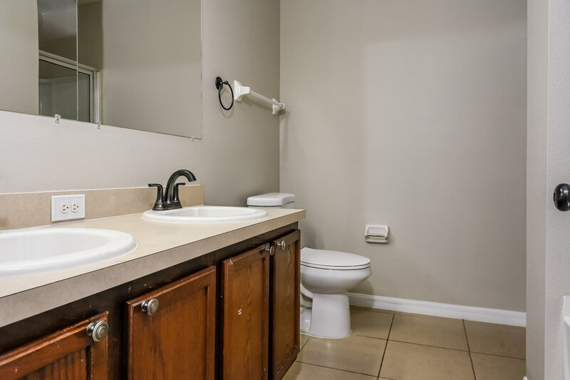 2,415/Mo, 6881 Glenbrook Dr Lakeland, FL 33811 Main Bathroom View