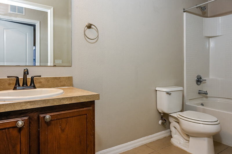 2,415/Mo, 6881 Glenbrook Dr Lakeland, FL 33811 Bathroom View