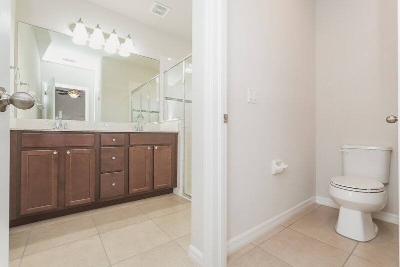 2,030/Mo, 10423 Hawks Landing Dr Land O Lakes, FL 34638 Main Bathroom View