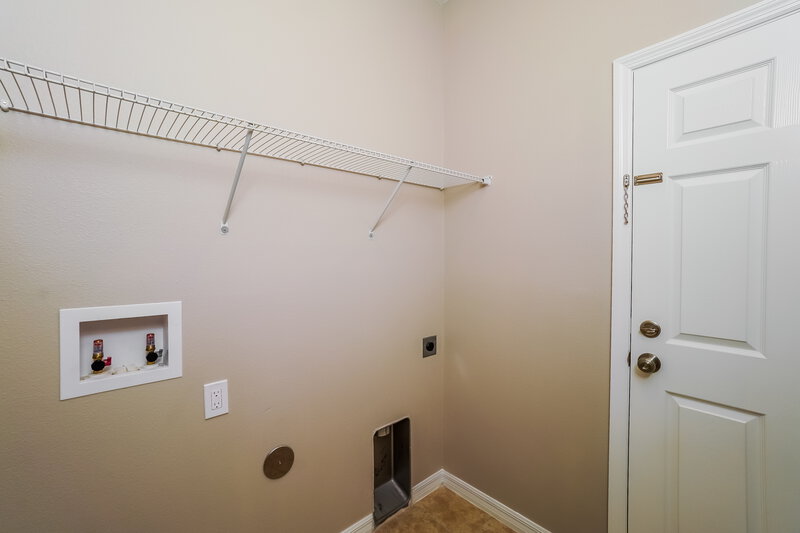 2,125/Mo, 6550 Wirevine Dr Brooksville, FL 34602 Laundry Room View