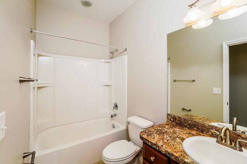 2,125/Mo, 6550 Wirevine Dr Brooksville, FL 34602 Bathroom View