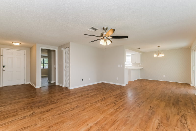 2,080/Mo, 6403 Reef Cir Tampa, FL 33625 Living Room View