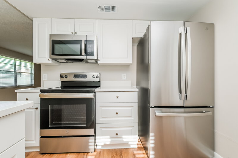 2,080/Mo, 6403 Reef Cir Tampa, FL 33625 Kitchen View