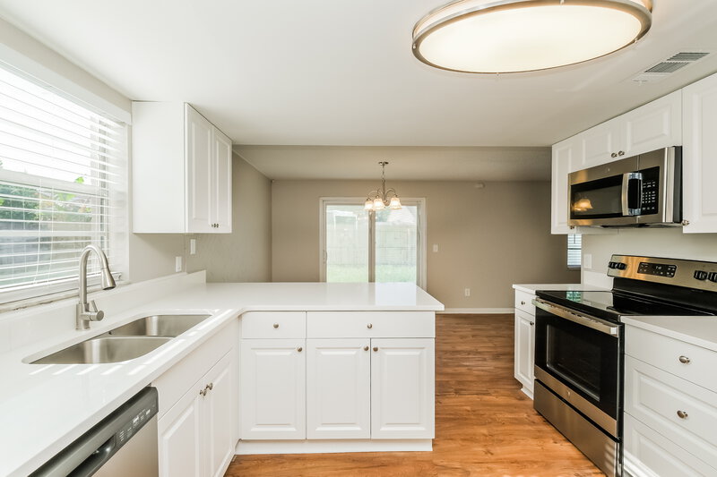 2,080/Mo, 6403 Reef Cir Tampa, FL 33625 Kitchen View 2